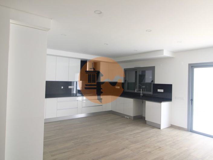 Image No.10-3 Bed House for sale