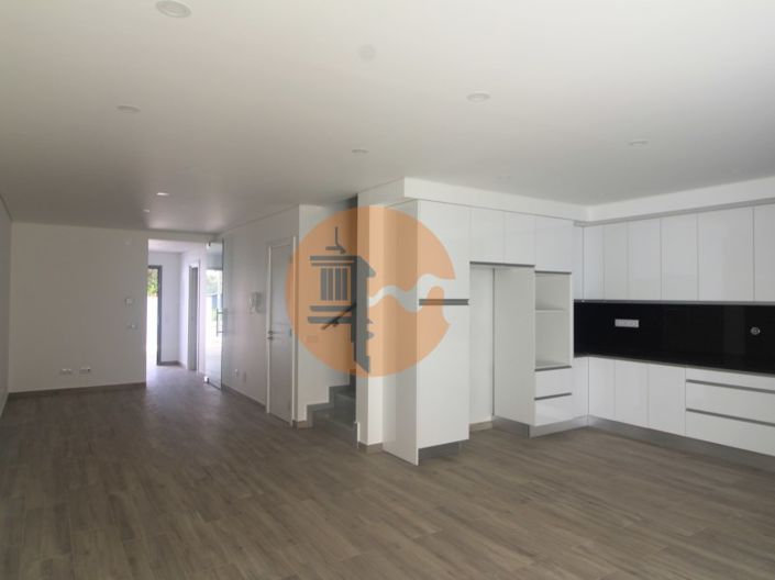 Image No.13-3 Bed House for sale