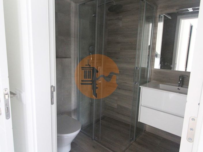 Image No.15-3 Bed House for sale