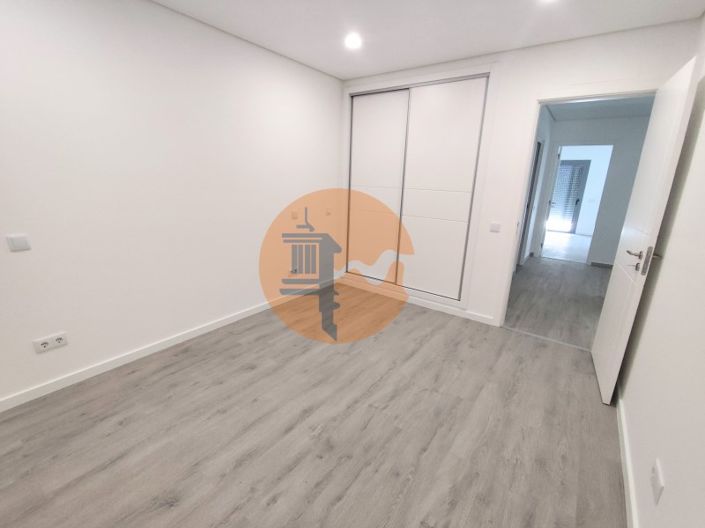 Image No.16-3 Bed House for sale