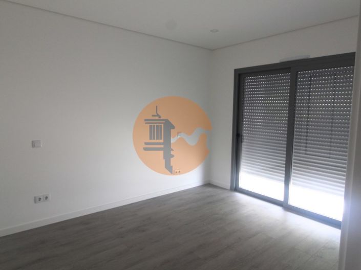 Image No.17-3 Bed House for sale