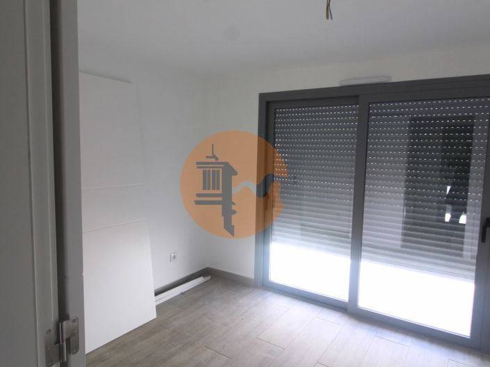 Image No.18-3 Bed House for sale