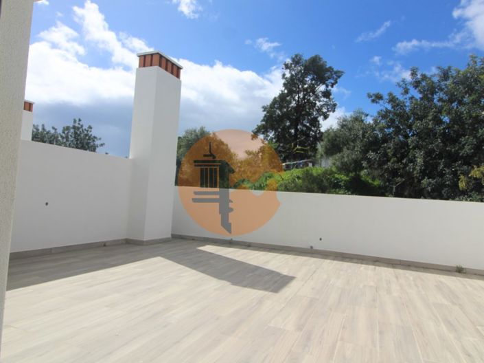 Image No.2-3 Bed House for sale