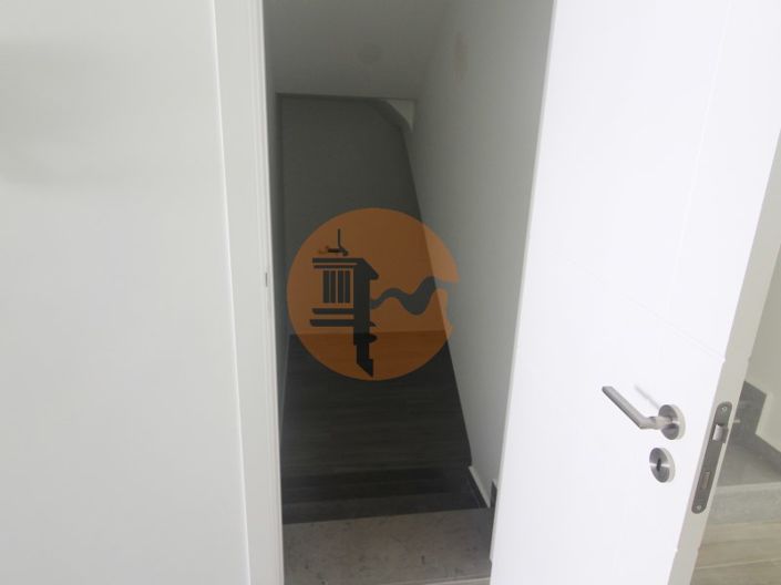 Image No.29-3 Bed House for sale