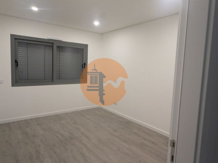 Image No.30-3 Bed House for sale