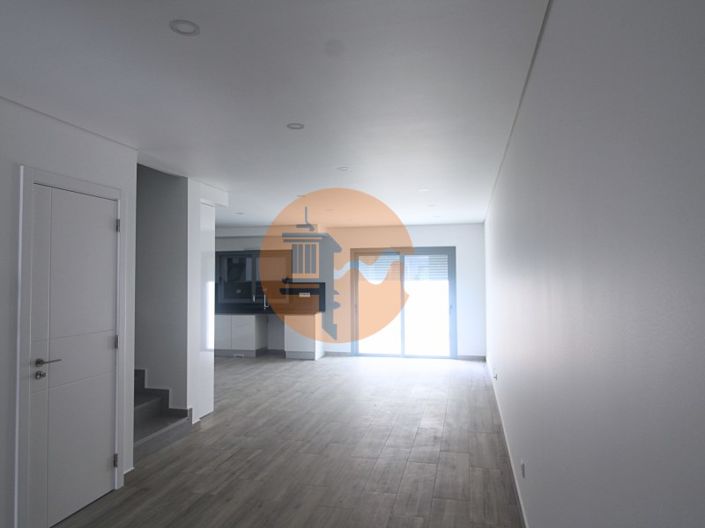 Image No.9-3 Bed House for sale