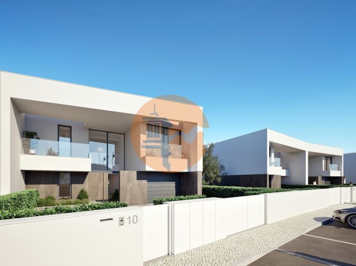 Image No.8-4 Bed House for sale