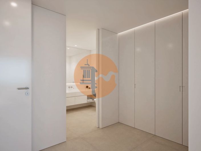 Image No.13-4 Bed House for sale