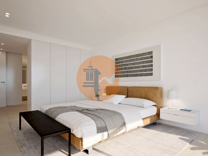 Image No.18-4 Bed House for sale