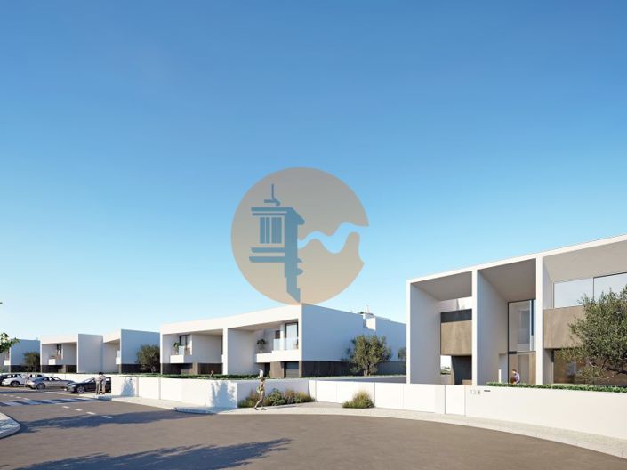 Image No.1-4 Bed House for sale