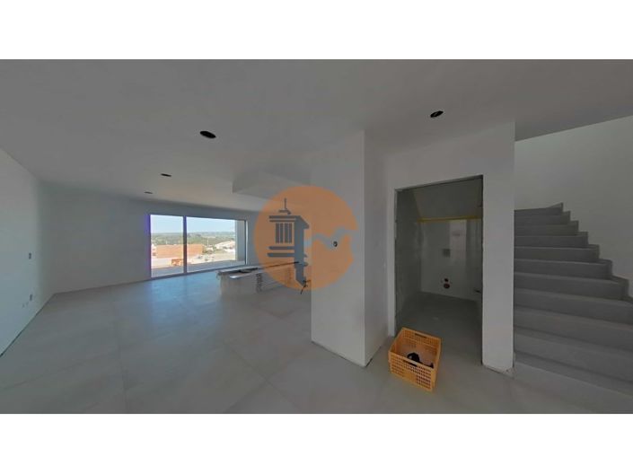 Image No.12-4 Bed House for sale