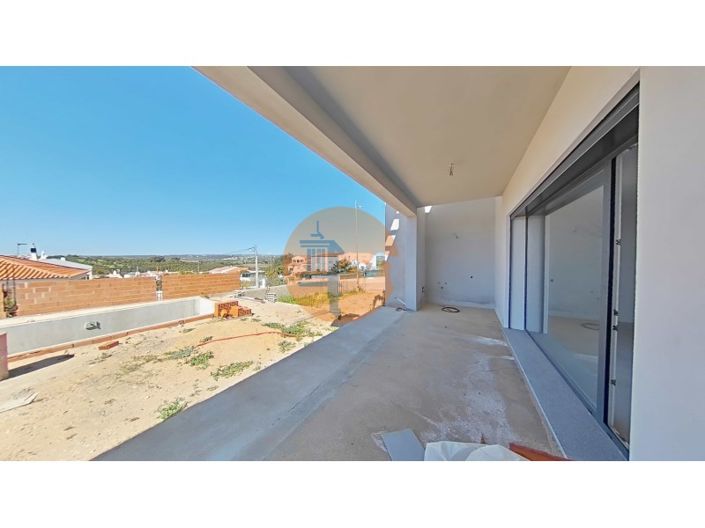 Image No.15-4 Bed House for sale