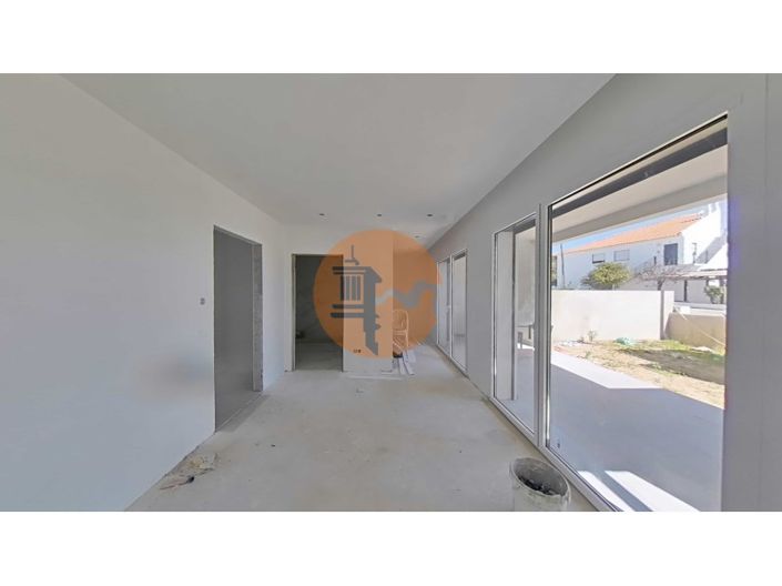 Image No.17-4 Bed House for sale