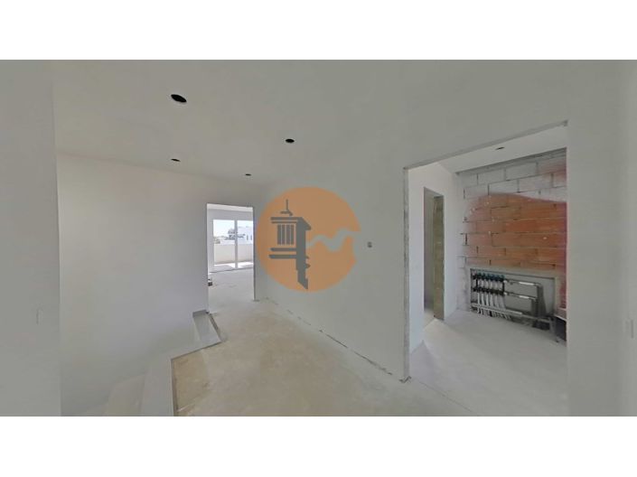 Image No.18-4 Bed House for sale