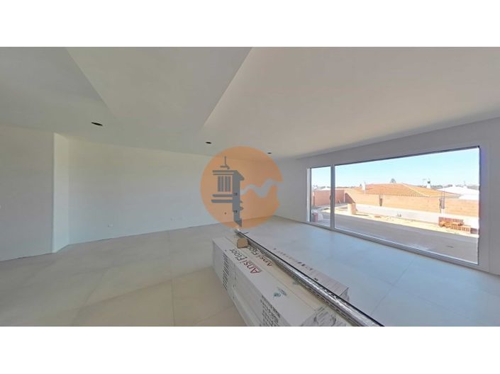 Image No.25-4 Bed House for sale