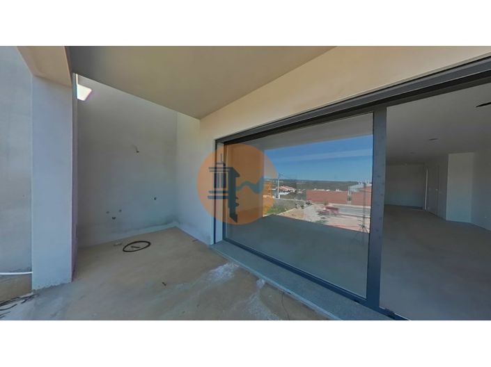 Image No.26-4 Bed House for sale