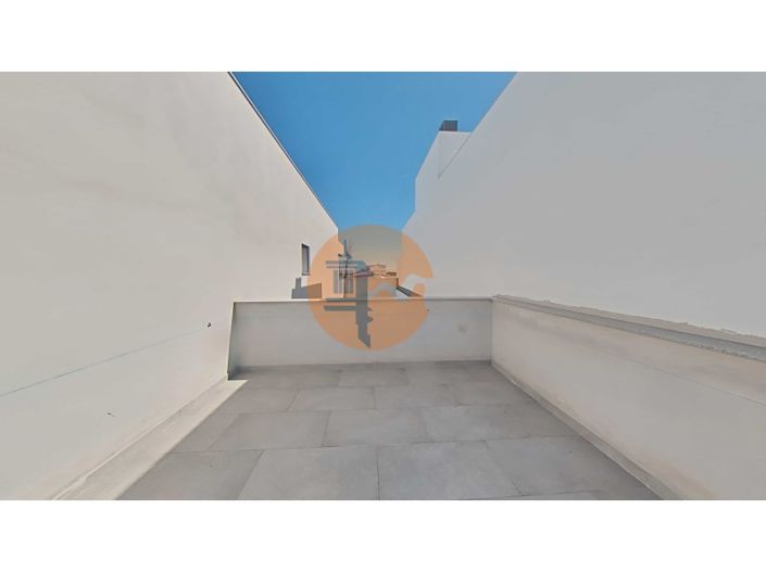 Image No.33-4 Bed House for sale