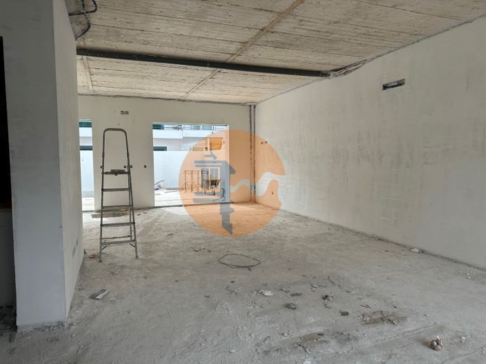 Image No.12-3 Bed House for sale