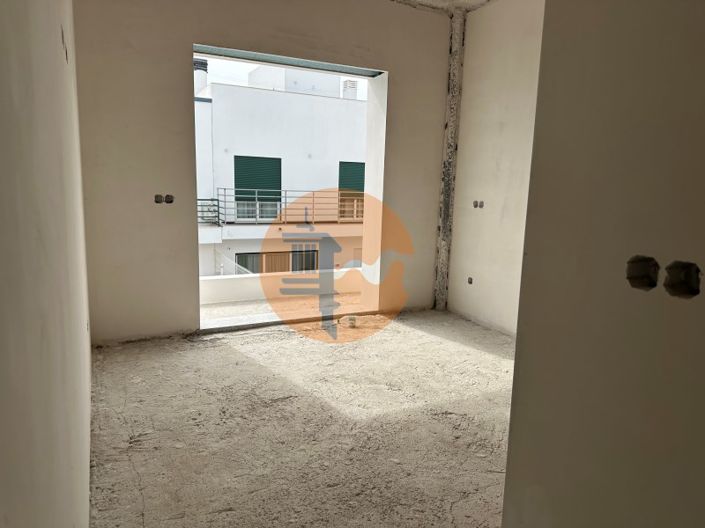 Image No.17-3 Bed House for sale