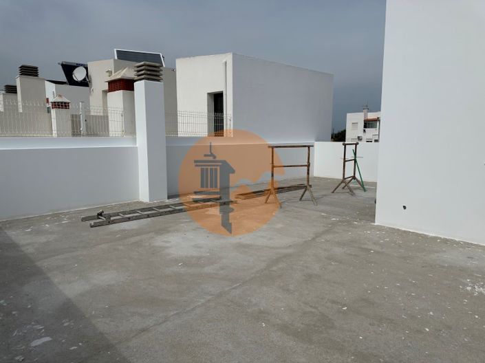 Image No.32-3 Bed House for sale