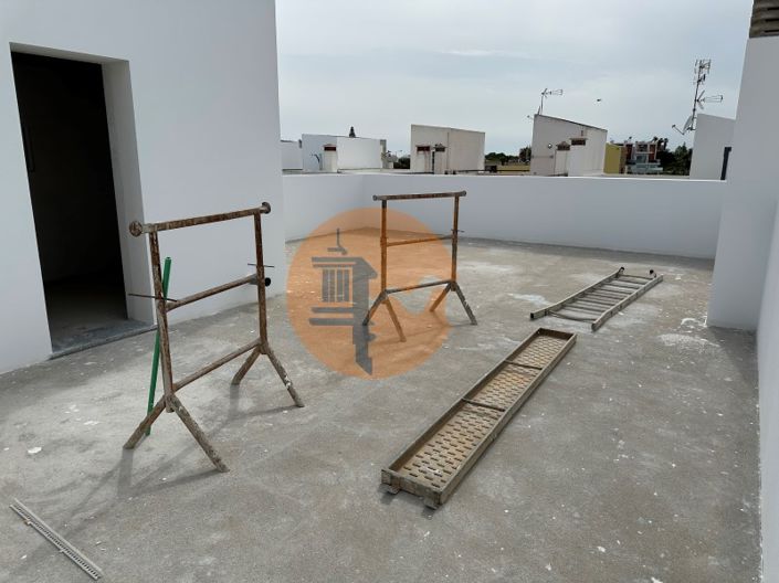 Image No.34-3 Bed House for sale