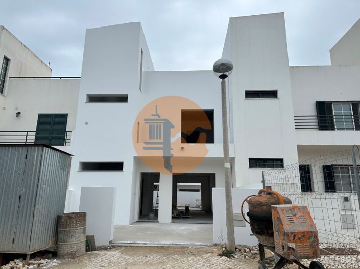 Image No.9-3 Bed House for sale