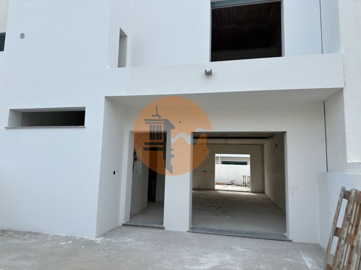 Image No.1-3 Bed House for sale