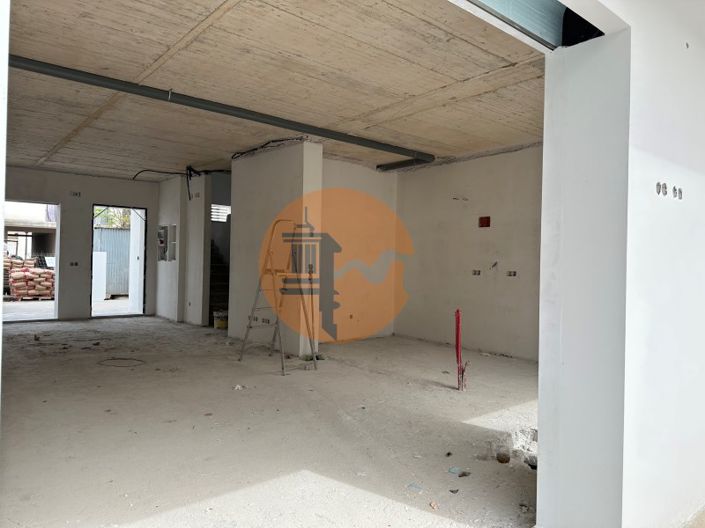 Image No.10-3 Bed House for sale