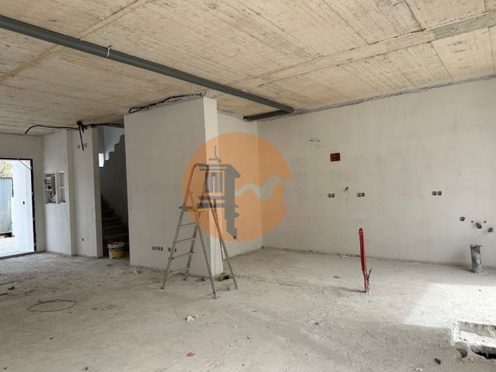 Image No.11-3 Bed House for sale