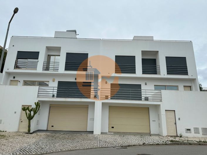 Image No.1-4 Bed House for sale