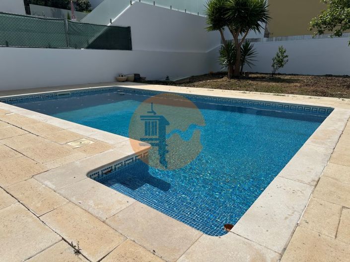 Image No.1-4 Bed House for sale