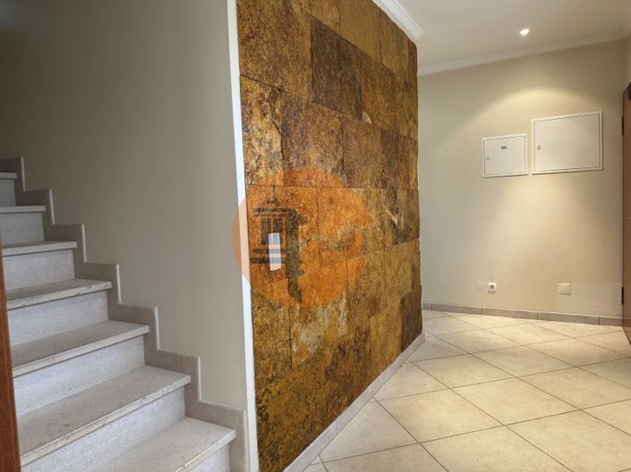 Image No.15-4 Bed House for sale