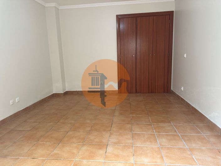 Image No.16-4 Bed House for sale