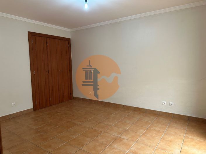 Image No.17-4 Bed House for sale