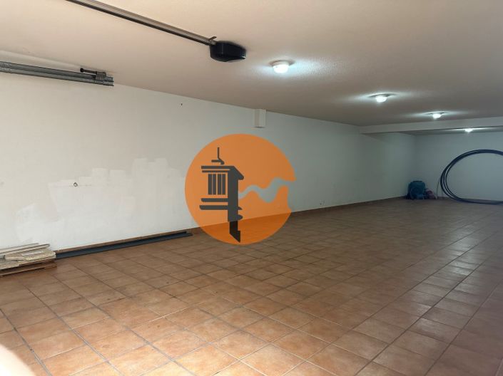 Image No.18-4 Bed House for sale