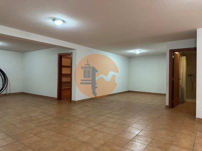 Image No.21-4 Bed House for sale