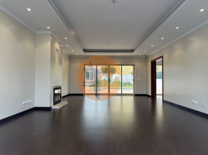 Image No.30-4 Bed House for sale