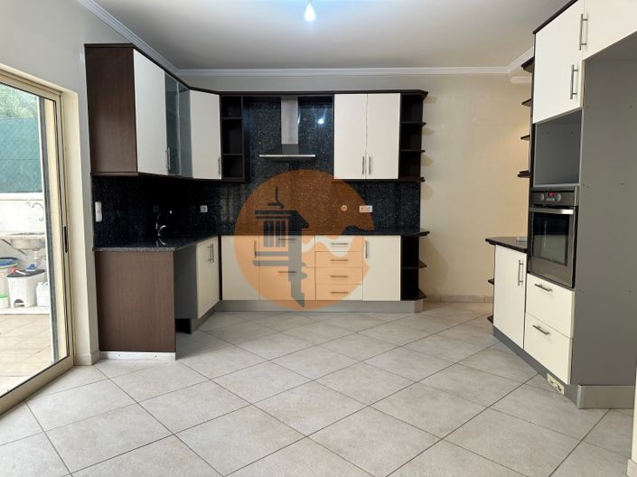 Image No.34-4 Bed House for sale