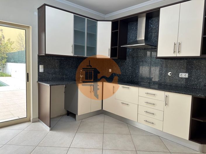 Image No.35-4 Bed House for sale