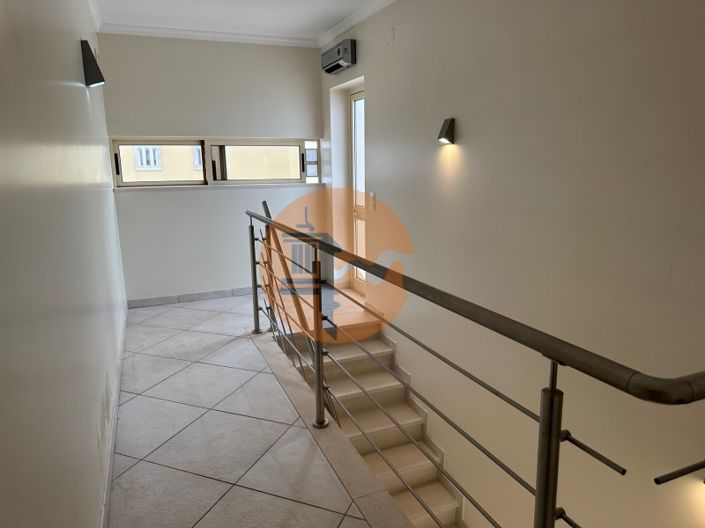 Image No.45-4 Bed House for sale