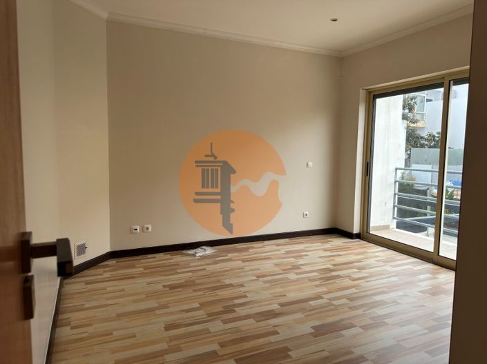 Image No.47-4 Bed House for sale