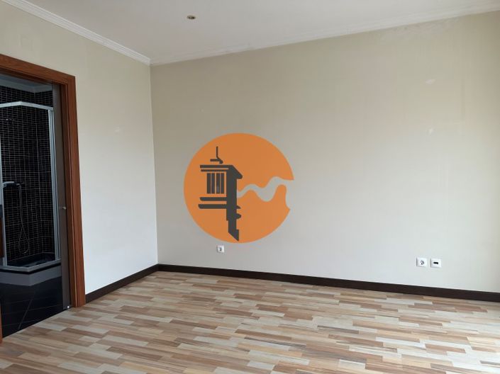 Image No.52-4 Bed House for sale