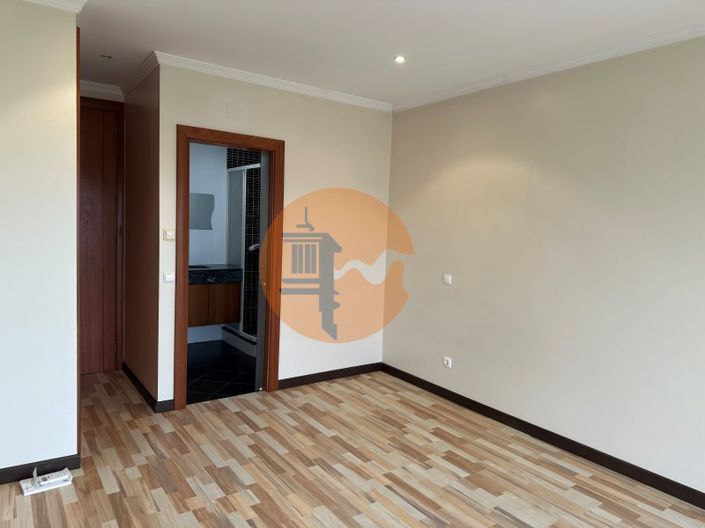 Image No.53-4 Bed House for sale