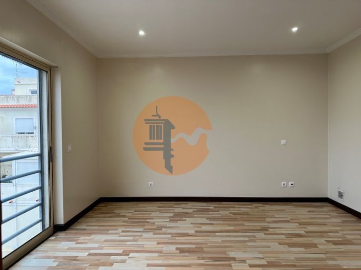 Image No.62-4 Bed House for sale