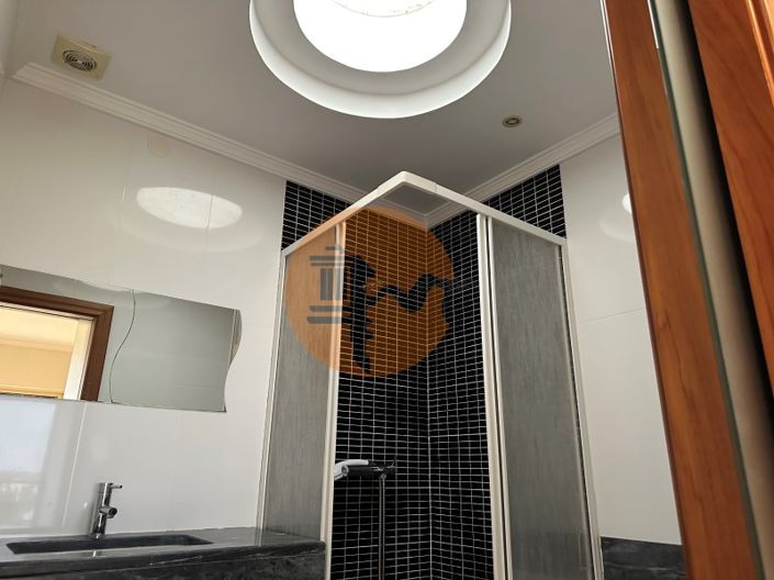 Image No.64-4 Bed House for sale