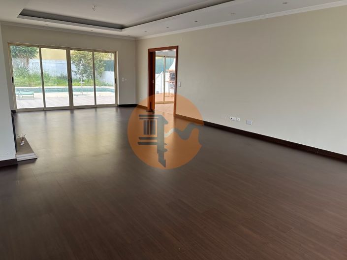 Image No.9-4 Bed House for sale