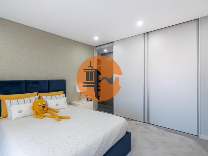 Image No.12-4 Bed House for sale