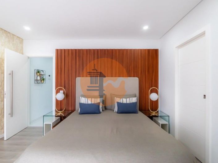 Image No.15-4 Bed House for sale