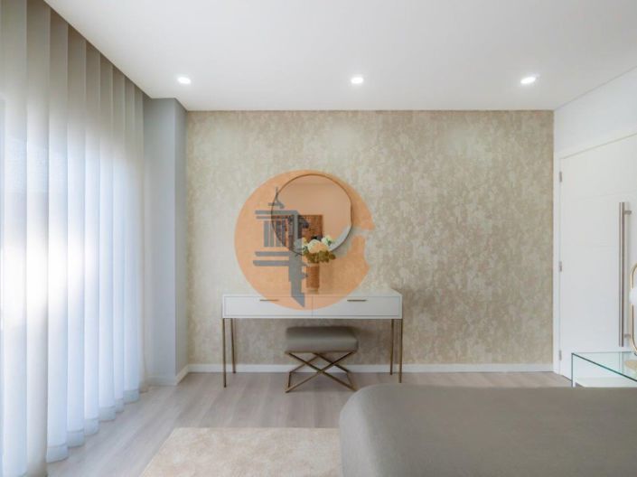 Image No.16-4 Bed House for sale