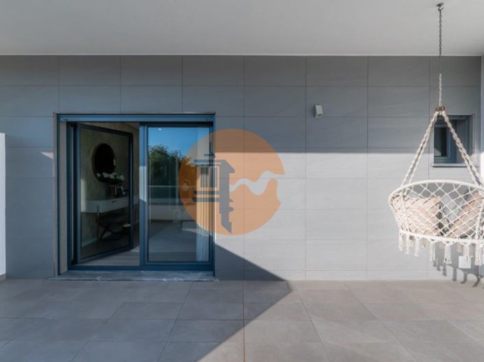 Image No.18-4 Bed House for sale